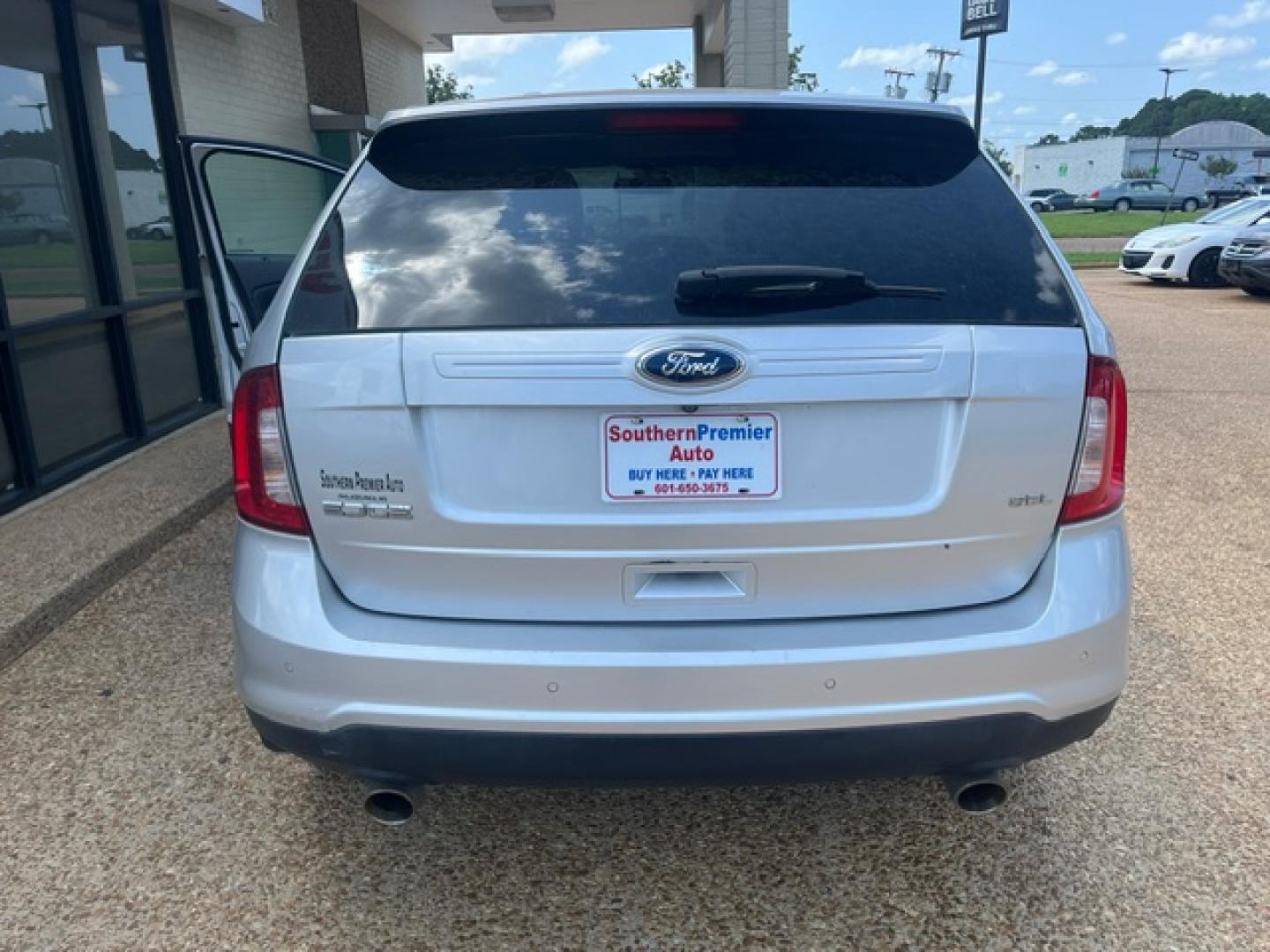 2013 SILVER /Black w/ Leather seats FORD EDGE SEL SEL (2FMDK3JC6DB) with an 3.5L V6 DOHC 24V engine, 6- Speed automatic transmission, located at 922 W. Beacon St., Philadelphia, MS, 39350, (601) 650-3675, 32.770447, -89.127151 - Title:2013 Ford Edge SEL FWD Year:2013 Make: Ford Model: Edge Engine:3.5L V6 DOHC 24V Body: SPORT UTILITY 4-DR Transmission:6-Speed Automatic Drive Type: FWD Mpg City:21 Mpg:30 Trim: SEL Seat: 7 w/ Third row - Photo#3