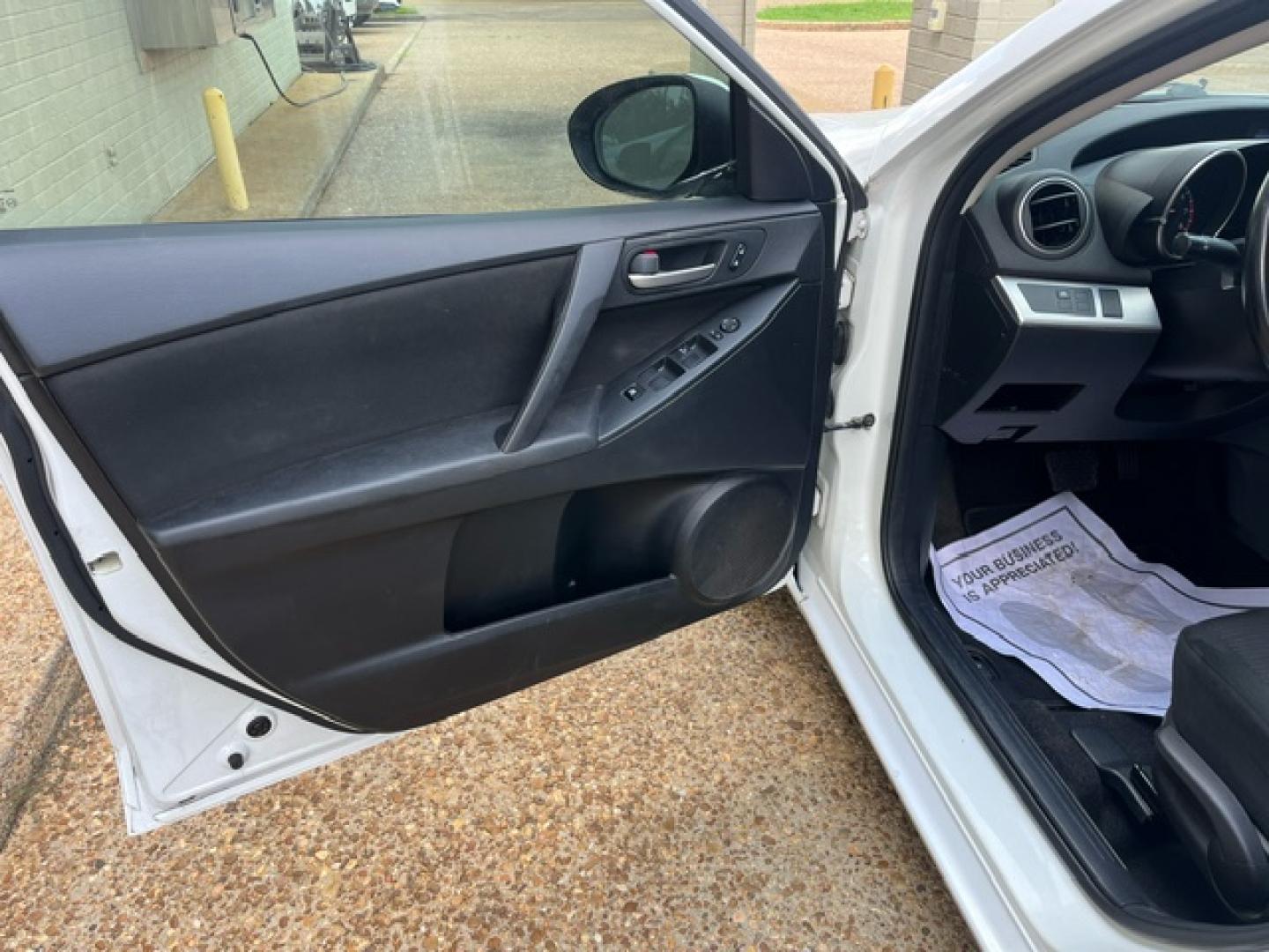 2013 WHITE /Black leather MAZDA MAZDA3 I SPORT W/SKY I-sport (JM1BL1U73D1) with an 2.0L L4 DOHC 16V engine, 5-Speed Automatic Overdrive transmission, located at 922 W. Beacon St., Philadelphia, MS, 39350, (601) 650-3675, 32.770447, -89.127151 - Title: 2013 Mazda MAZDA 3 Year: 2013 Make: Mazda Transmission: 5- Speed automatic overdrive Model: MAZDA3 Engine: 2.0L L4 DOHC 16V Body: SEDAN 4-DR Drive Type: FWD Mpg City: 28 Mpg: 30 Trim: I- Sport - Photo#4