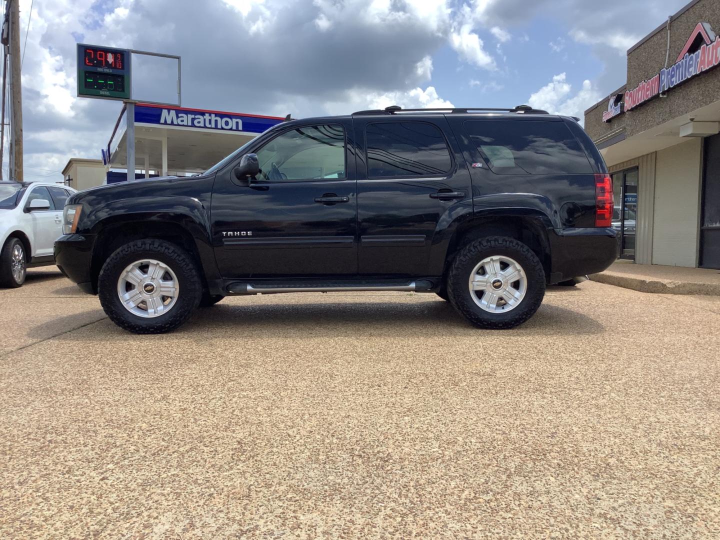 2011 BLACK CHEVROLET TAHOE LT (1GNSKBE04BR) with an 5.3 engine, located at 922 W. Beacon St., Philadelphia, MS, 39350, (601) 650-3675, 32.770447, -89.127151 - 2011 Chevrolet Tahoe LT 4WD Year:2011 Make:Chevrolet Model:Tahoe Engine:5.3L V8 OHV 16V FFV Body:SPORT UTILITY 4-DR Transmission:6-Speed Automatic Drive Type:4WD Mpg City:15 Mpg:21 Trim :LT 4WD - Photo#0