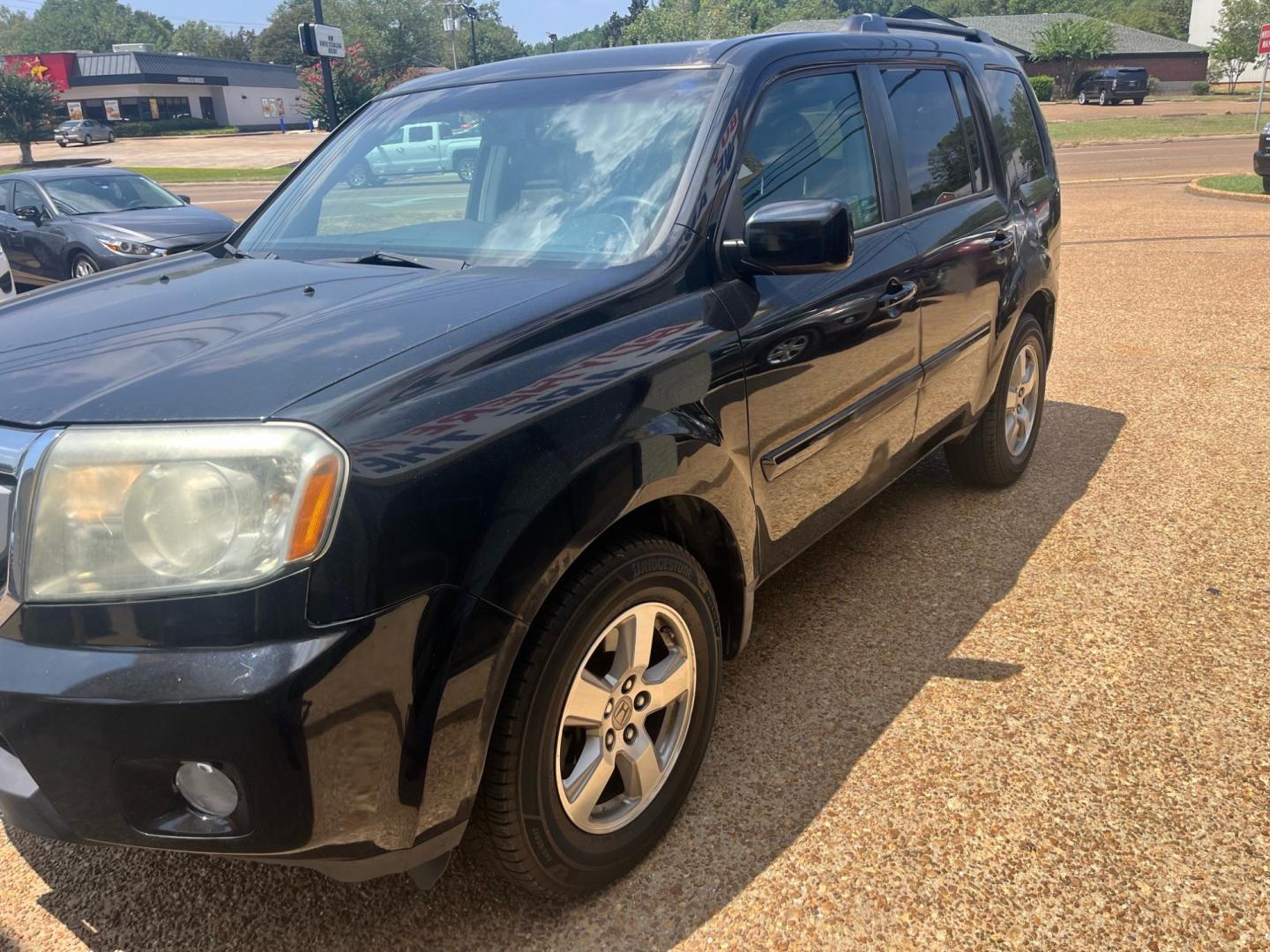 2009 BLACK HONDA PILOT EXL EXL (5FNYF38509B) with an 3.5L V6 SOHC 24V engine, 5-Speed Automatic Overdrive transmission, located at 922 W. Beacon St., Philadelphia, MS, 39350, (601) 650-3675, 32.770447, -89.127151 - Title: 2009 Honda Pilot EX-L Year: 2009 Make: Honda Model: Pilot Engine: 3.5L V6 SOHC 24V Body: SPORT UTILITY 4-DR Transmission: 5-Speed Automatic Overdrive Drive Type: FWD Mpg City: 17 Mpg: 23 Trim: EX-L - Photo#1