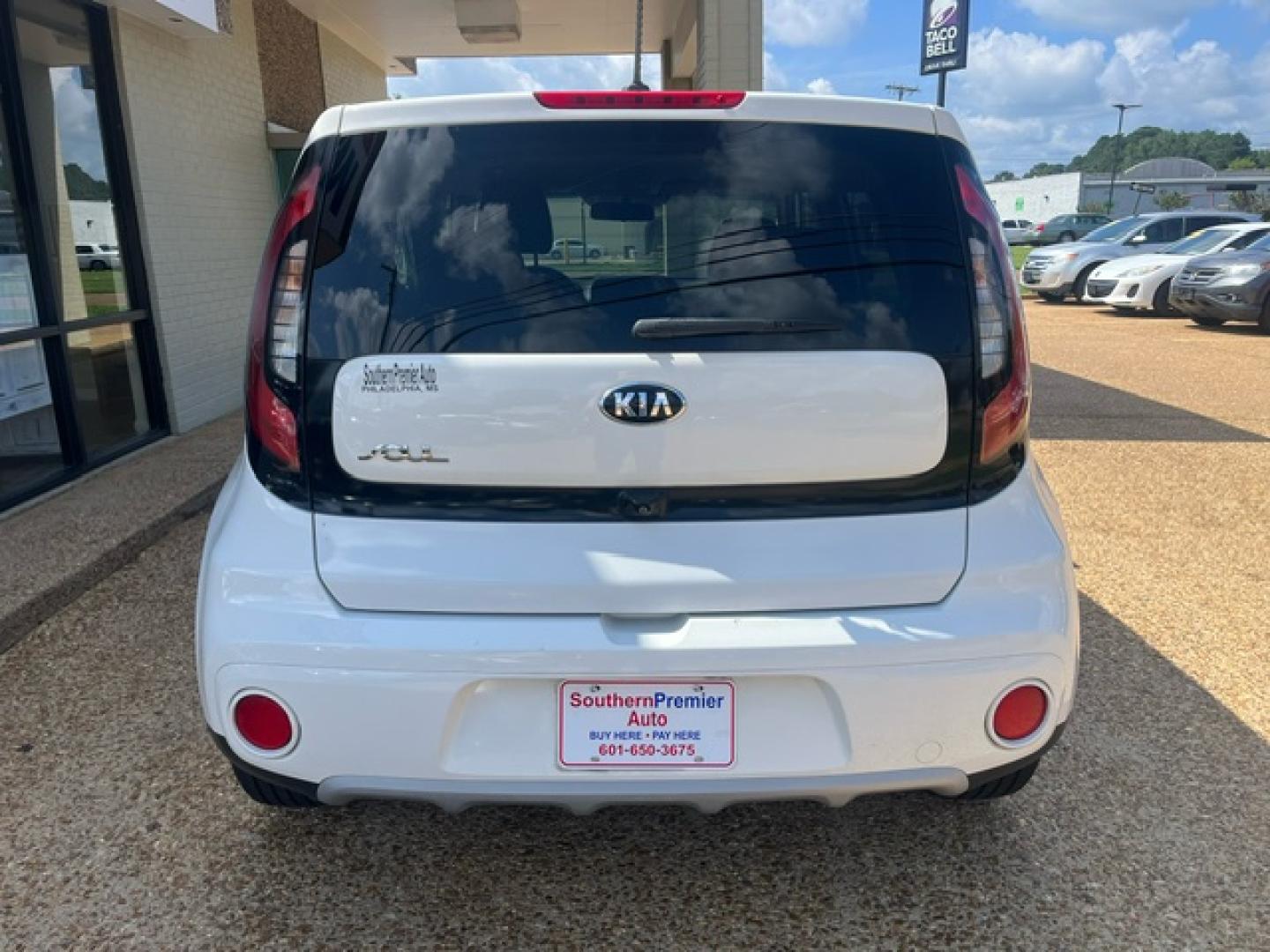 2019 WHITE KIA SOUL + (PLUS) Plus (KNDJP3A58K7) with an 2.0L L4 DOHC 16V engine, 6-Speed Automatic transmission, located at 922 W. Beacon St., Philadelphia, MS, 39350, (601) 650-3675, 32.770447, -89.127151 - Title: 2019 Kia Soul Year: 2019 Make: Kia Model: Soul Engine: 2.0L L4 DOHC 16V Body: WAGON 4-DR Transmission: 6- Speed automatic Drive Type: FWD MPG City: 26 MPG City: 31 - Photo#1