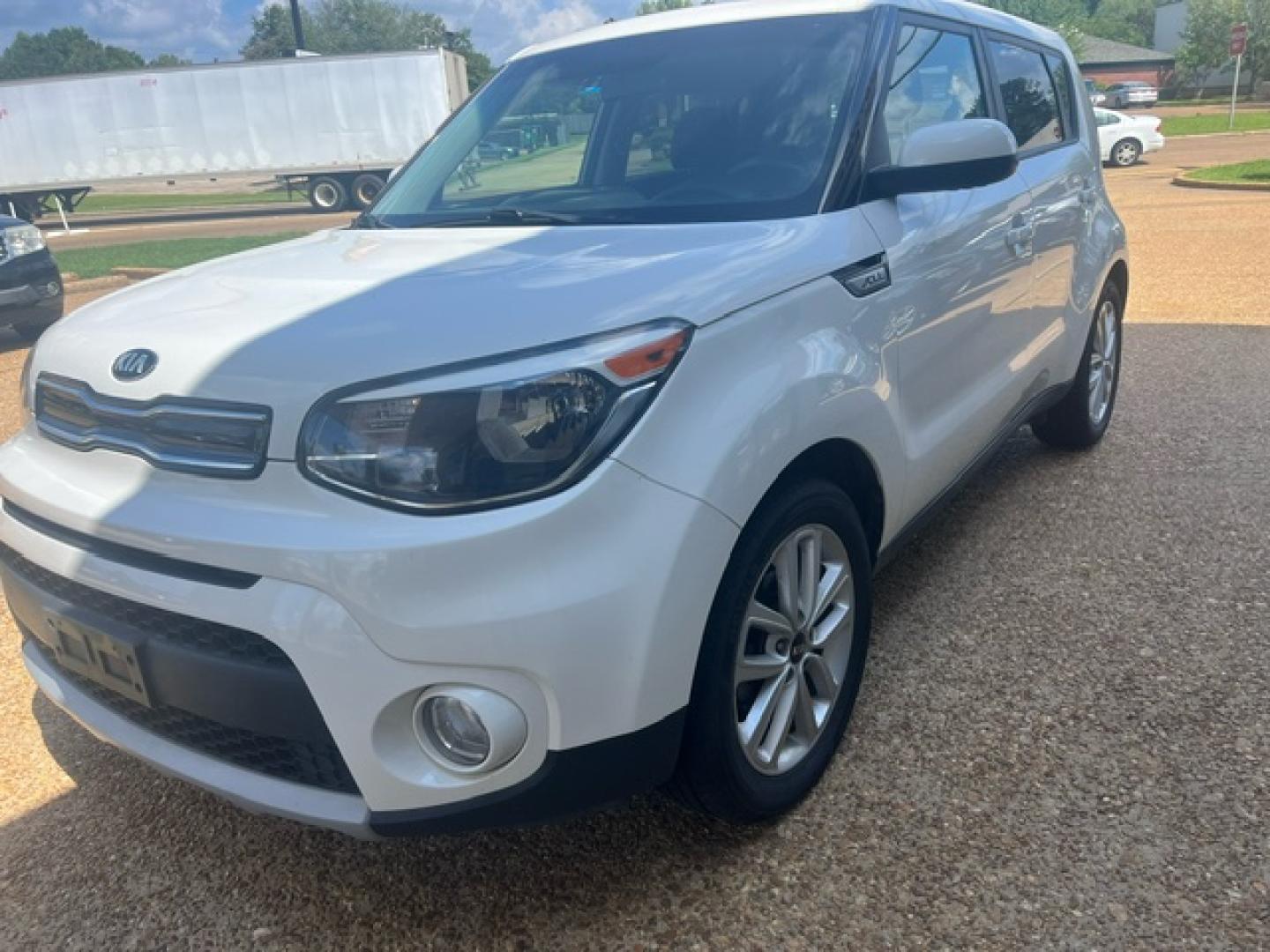 2019 WHITE KIA SOUL + (PLUS) Plus (KNDJP3A58K7) with an 2.0L L4 DOHC 16V engine, 6-Speed Automatic transmission, located at 922 W. Beacon St., Philadelphia, MS, 39350, (601) 650-3675, 32.770447, -89.127151 - Title: 2019 Kia Soul Year: 2019 Make: Kia Model: Soul Engine: 2.0L L4 DOHC 16V Body: WAGON 4-DR Transmission: 6- Speed automatic Drive Type: FWD MPG City: 26 MPG City: 31 - Photo#2