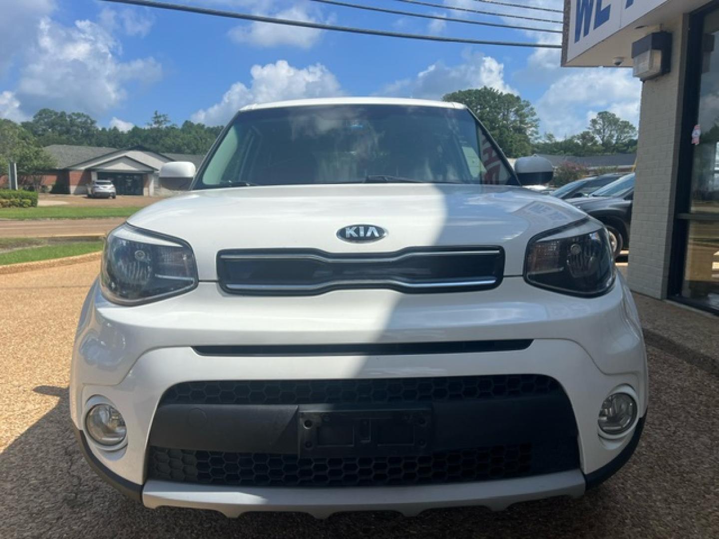 2019 WHITE KIA SOUL + (PLUS) Plus (KNDJP3A58K7) with an 2.0L L4 DOHC 16V engine, 6-Speed Automatic transmission, located at 922 W. Beacon St., Philadelphia, MS, 39350, (601) 650-3675, 32.770447, -89.127151 - Title: 2019 Kia Soul Year: 2019 Make: Kia Model: Soul Engine: 2.0L L4 DOHC 16V Body: WAGON 4-DR Transmission: 6- Speed automatic Drive Type: FWD MPG City: 26 MPG City: 31 - Photo#3