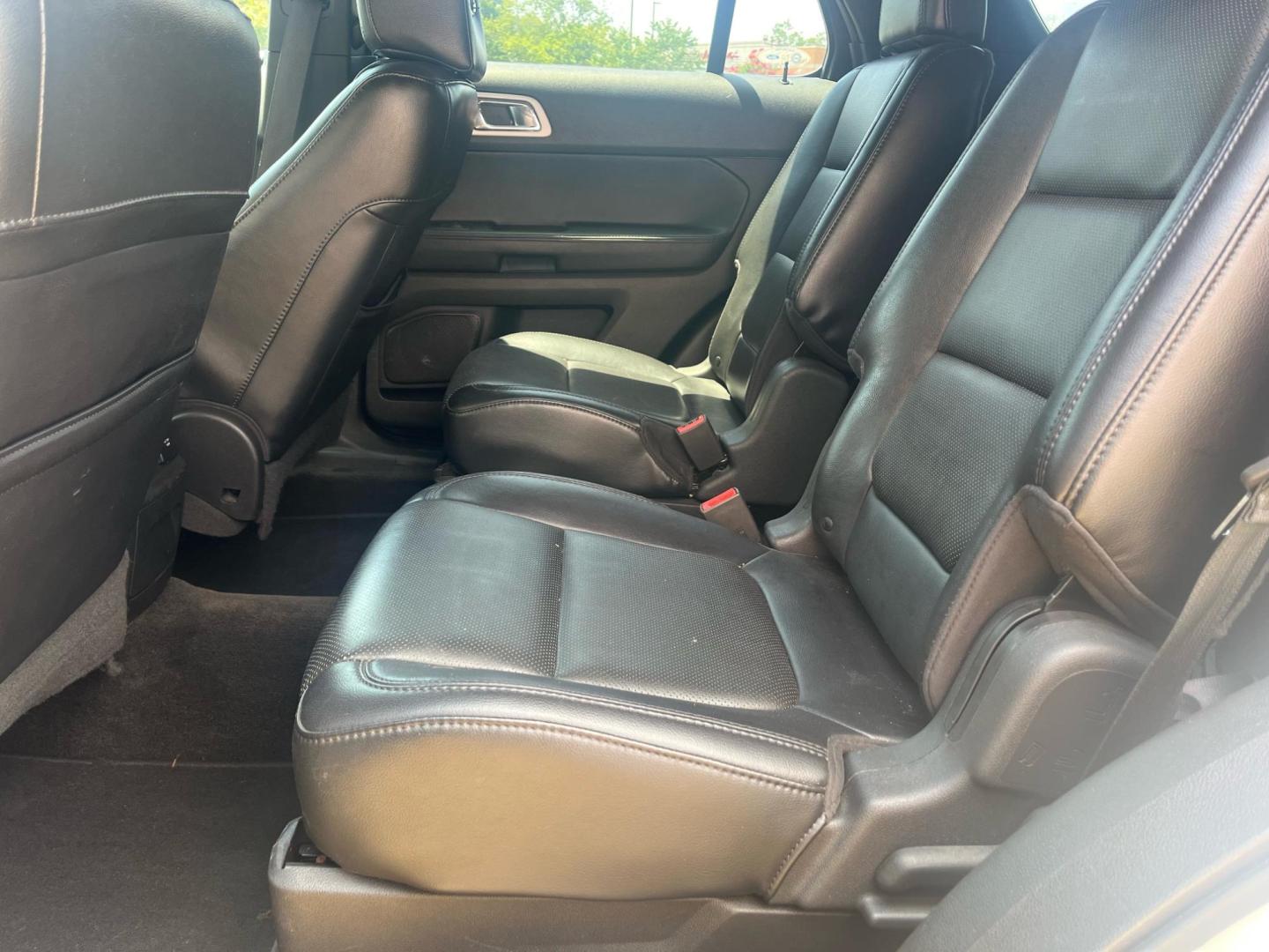 2012 SILVER /Black leather FORD EXPLORER LIMITED Limited (1FMHK7F81CG) with an 3.5L V6 DOHC 24V engine, 6-Speed Automatic transmission, located at 922 W. Beacon St., Philadelphia, MS, 39350, (601) 650-3675, 32.770447, -89.127151 - Title: 2012 Ford Explorer Limited Year: 2012 Make: Ford Model: Explorer Engine: 3.5L V6 DOHC 24V Body: SPORT UTILITY 4-DR Transmission: 6-Speed Automatic Drive Type: FWD Mpg City: 20 Mpg: 28 Trim: Limited - Photo#5