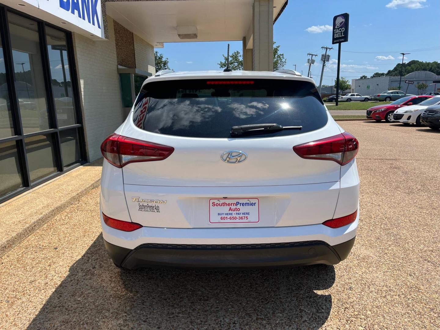 2017 WHITE /Black leather HYUNDAI TUCSON LIMITED; SPOR Limited Sport (KM8J33A4XHU) with an 2.0L L4 DOHC 16V engine, 6-Speed Automatic transmission, located at 922 W. Beacon St., Philadelphia, MS, 39350, (601) 650-3675, 32.770447, -89.127151 - Title: 2017 Hyundai Tucson SE w/Preferred Package Year: 2017 Make: Hyundai Model: Tucson Engine: 2.0L L4 DOHC 16V Body: SPORT UTILITY 4-DR Transmission: 6A Drive Type: FWD Mpg City: 23 Mpg: 30 Trim: SE w/Preferred Package - Photo#2