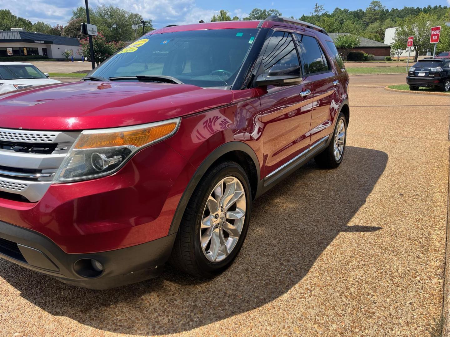 2013 RED /Black leather FORD EXPLORER XLT SEL (1FM5K7D81DG) with an 3.5L V6 DOHC 24V engine, 6-Speed Automatic transmission, located at 922 W. Beacon St., Philadelphia, MS, 39350, (601) 650-3675, 32.770447, -89.127151 - Title: 2013 Ford Explorer XLT Year: 2013 Make: Ford Model: Explorer Engine: 3.5L V6 DOHC 24V Body: SPORT UTILITY 4-DR Transmission: 6-Speed Automatic Drive Type: FWD Mpg City: 20 Mpg: 28 Trim: XLT FWD - Photo#2