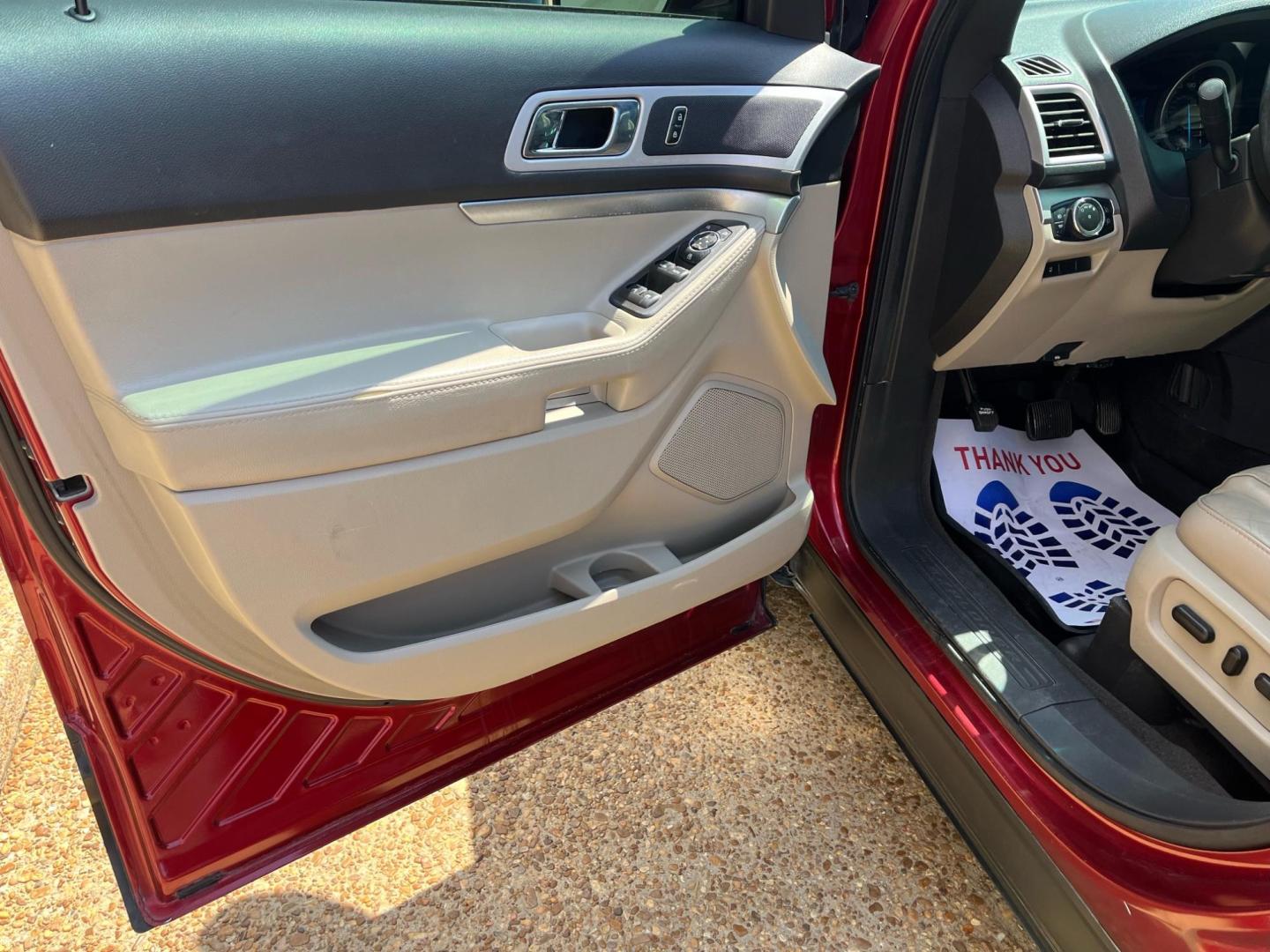 2013 RED /Black leather FORD EXPLORER XLT SEL (1FM5K7D81DG) with an 3.5L V6 DOHC 24V engine, 6-Speed Automatic transmission, located at 922 W. Beacon St., Philadelphia, MS, 39350, (601) 650-3675, 32.770447, -89.127151 - Title: 2013 Ford Explorer XLT Year: 2013 Make: Ford Model: Explorer Engine: 3.5L V6 DOHC 24V Body: SPORT UTILITY 4-DR Transmission: 6-Speed Automatic Drive Type: FWD Mpg City: 20 Mpg: 28 Trim: XLT FWD - Photo#4