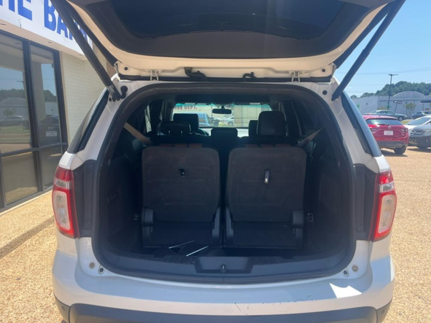 2011 WHITE /Black/ Brown leather FORD EXPLORER LIMITED Limited (1FMHK7F84BG) with an 3.5L V6 DOHC 24V engine, 6-Speed Automatic transmission, located at 922 W. Beacon St., Philadelphia, MS, 39350, (601) 650-3675, 32.770447, -89.127151 - Title: 2011 Ford Explorer Limited Year: 2011 Make: Ford Model: Explorer Engine: 3.5L V6 DOHC 24V Body: SPORT UTILITY 4-DR Transmission: 6-Speed Automatic Drive Type: FWD Mpg City: 17 Mpg: 23 Trim: Limited - Photo#4