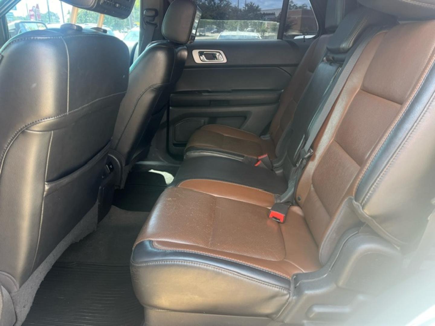 2011 WHITE /Black/ Brown leather FORD EXPLORER LIMITED Limited (1FMHK7F84BG) with an 3.5L V6 DOHC 24V engine, 6-Speed Automatic transmission, located at 922 W. Beacon St., Philadelphia, MS, 39350, (601) 650-3675, 32.770447, -89.127151 - Title: 2011 Ford Explorer Limited Year: 2011 Make: Ford Model: Explorer Engine: 3.5L V6 DOHC 24V Body: SPORT UTILITY 4-DR Transmission: 6-Speed Automatic Drive Type: FWD Mpg City: 17 Mpg: 23 Trim: Limited - Photo#6