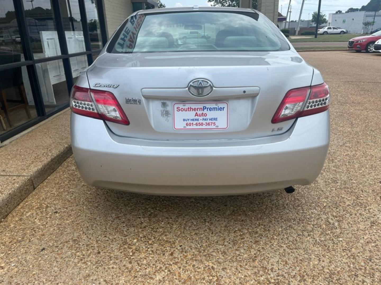 2011 SILVER TOYOTA CAMRY BASE; SE; LE; Base (4T4BF3EKXBR) with an 2.5L L4 DOHC 16V engine, 6-Speed Automatic transmission, located at 922 W. Beacon St., Philadelphia, MS, 39350, (601) 650-3675, 32.770447, -89.127151 - Title: 2011 Toyota Camry Base 6-Spd AT Year: 2011 Make: Toyota Model: Camry Engine: 2.5L L4 DOHC 16V Body: SEDAN 4-DR Transmission: 6-Speed Automatic Drive Type: FWD Mpg City: 22 Mpg: 32 Trim: Base 6-Spd AT - Photo#2