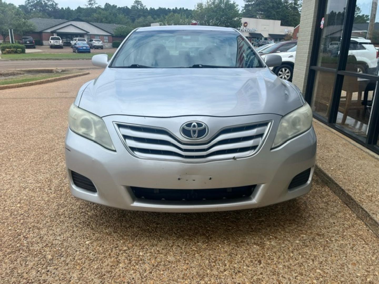 2011 SILVER TOYOTA CAMRY BASE; SE; LE; Base (4T4BF3EKXBR) with an 2.5L L4 DOHC 16V engine, 6-Speed Automatic transmission, located at 922 W. Beacon St., Philadelphia, MS, 39350, (601) 650-3675, 32.770447, -89.127151 - Title: 2011 Toyota Camry Base 6-Spd AT Year: 2011 Make: Toyota Model: Camry Engine: 2.5L L4 DOHC 16V Body: SEDAN 4-DR Transmission: 6-Speed Automatic Drive Type: FWD Mpg City: 22 Mpg: 32 Trim: Base 6-Spd AT - Photo#3