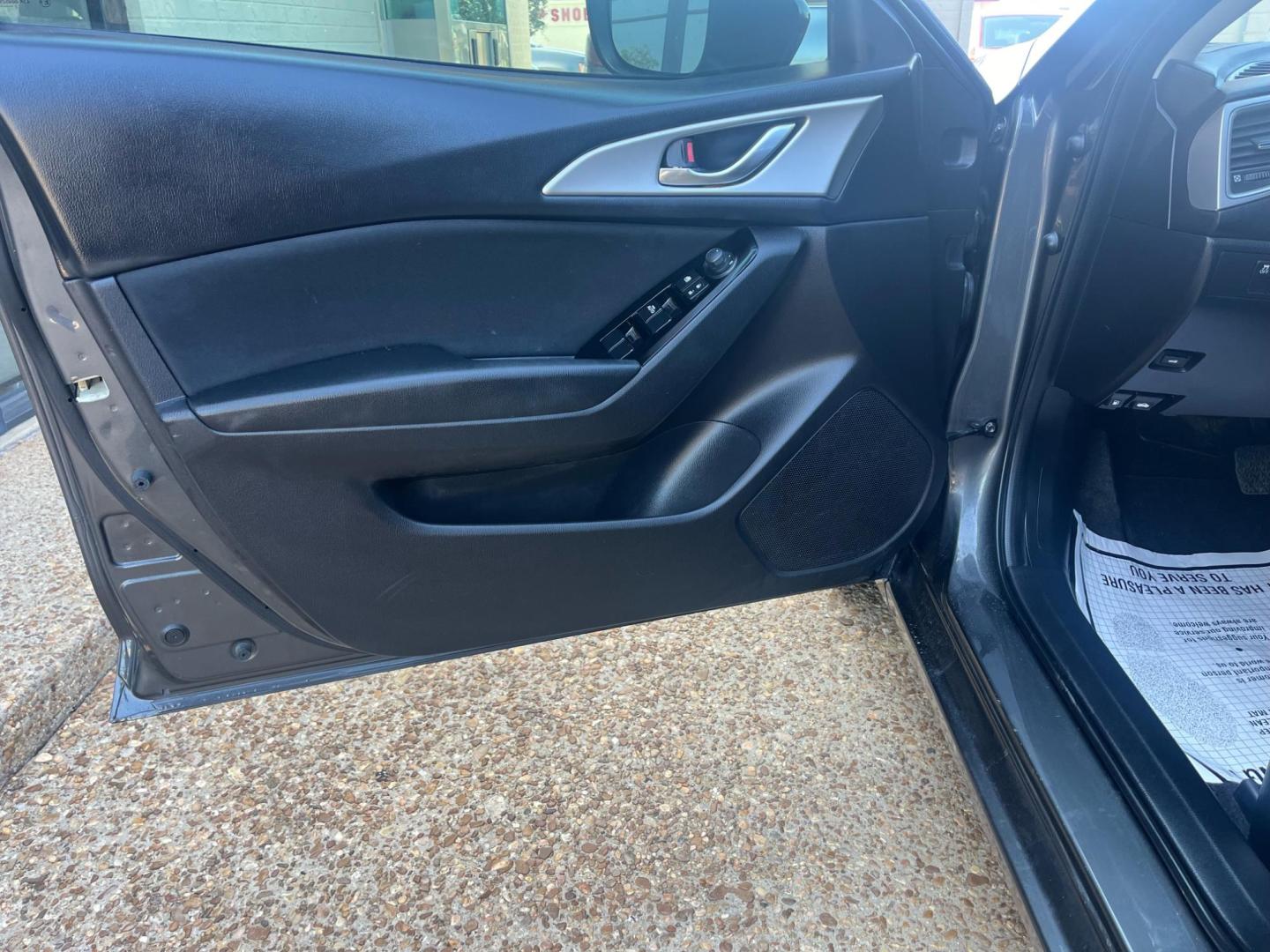 2018 GRAY /Black MAZDA MAZDA3 SPORT Sport (3MZBN1U77JM) with an 2.0L L4 DOHC 16V engine, 6-Speed Automatic transmission, located at 922 W. Beacon St., Philadelphia, MS, 39350, (601) 650-3675, 32.770447, -89.127151 - Title: 2018 Mazda 3 I Sport Year: 2018 Make: Mazda Model: 3 I Sport Engine:2.0L L4 DOHC 16V Body: SEDAN Transmission: 6 Speed Automatic Drive Type: FWD Trim: I Sport MT - Photo#3