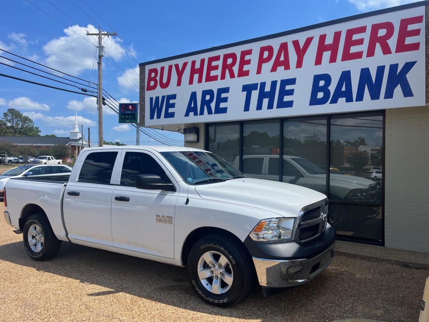 2015 WHITE /Black RAM 1500 EXPRESS; ST; TR tradesman (1C6RR6KG5FS) with an 3.6L V6 DOHC 24V engine, 6-Speed Automatic transmission, located at 922 W. Beacon St., Philadelphia, MS, 39350, (601) 650-3675, 32.770447, -89.127151 - Title: 2015 RAM 1500 Tradesman Year: 2015 Make: RAM Model: 1500 Engine: 3.6L V6 DOHC 24V FFV Body: CREW CAB PICKUP 4-DR Transmission: 6-Speed Automatic Drive Type: RWD Mpg City: 17 Mpg: 25 Trim: Tradesman - Photo#0