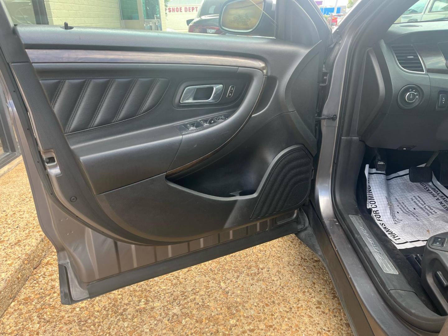 2013 GRAY /Black leather FORD TAURUS LIMITED Limited (1FAHP2F83DG) with an 3.5L V6 DOHC 24V engine, 6-Speed Automatic transmission, located at 922 W. Beacon St., Philadelphia, MS, 39350, (601) 650-3675, 32.770447, -89.127151 - Title: 2013 Ford Taurus Limited Year: 2013 Make: Ford Model: Taurus Engine: 3.5L V6 DOHC 24V Body: SEDAN 4-DR Transmission: 6-Speed Automatic Drive Type: FWD Mpg City: 19 Mpg: 29 Trim: Limited - Photo#4