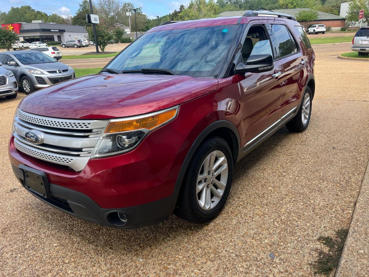 2014 RED FORD EXPLORER XLT XLT (1FM5K7D85EG) with an 3.5L V6 DOHC 24V engine, 6-Speed Automatic transmission, located at 922 W. Beacon St., Philadelphia, MS, 39350, (601) 650-3675, 32.770447, -89.127151 - Title: 2014 Ford Explorer XLT FWD Year: 2014 Make: Ford Model: Explorer Engine: 3.5L V6 DOHC 24V Body: SPORT UTILITY 4-DR Transmission: 6-Speed Automatic Drive Type: FWD Trim: XLT FWD - Photo#2