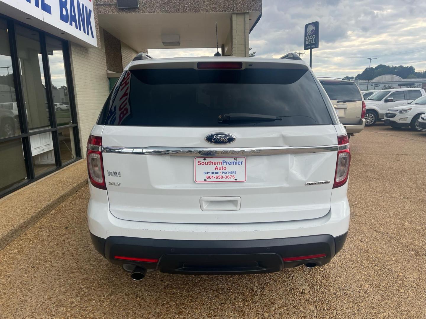 2015 WHITE FORD EXPLORER XLT (1FM5K7D80FG) , located at 922 W. Beacon St., Philadelphia, MS, 39350, (601) 650-3675, 32.770447, -89.127151 - Photo#3