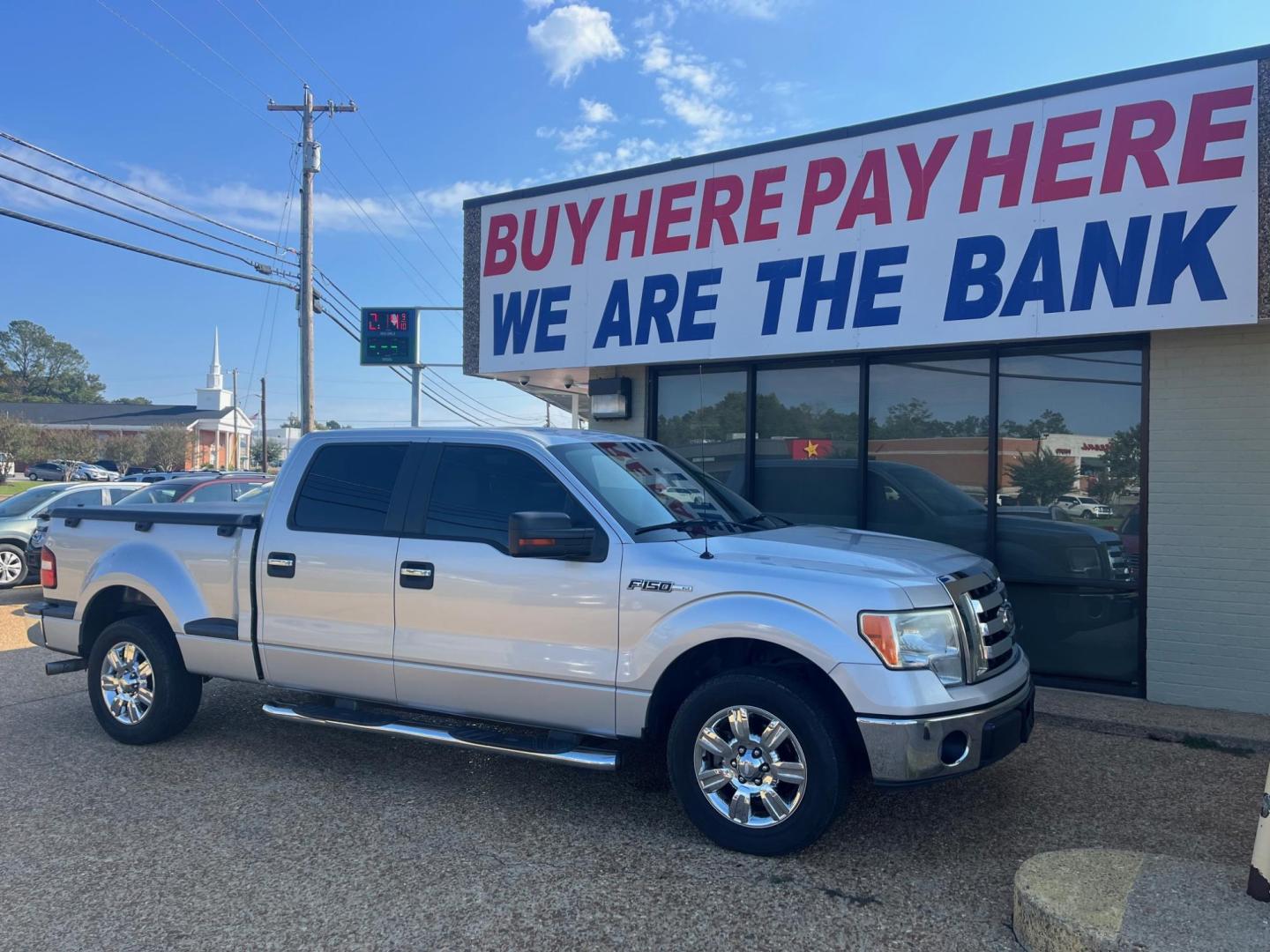 2009 SILVER /Grey FORD F-150 XL; LIMITED; X XLT (1FTPW02V79K) with an 5.4L V8 SOHC 24V FFV engine, 4-Speed Automatic transmission, located at 922 W. Beacon St., Philadelphia, MS, 39350, (601) 650-3675, 32.770447, -89.127151 - Title: 2009 Ford F-150 XLT Super Crew 6.5-ft. Bed Flare side 2WD Year: 2009 Make: Ford Model: F-150 Engine: 5.4L V8 SOHC 24V FFV Body: CREW CAB PICKUP 4-DR Transmission: 4-Speed Automatic Drive Type: RWD Mpg City: 15 Mpg: 20 Trim: XLT Super Crew 6.5-ft. Bed Flare side 2WD - Photo#0