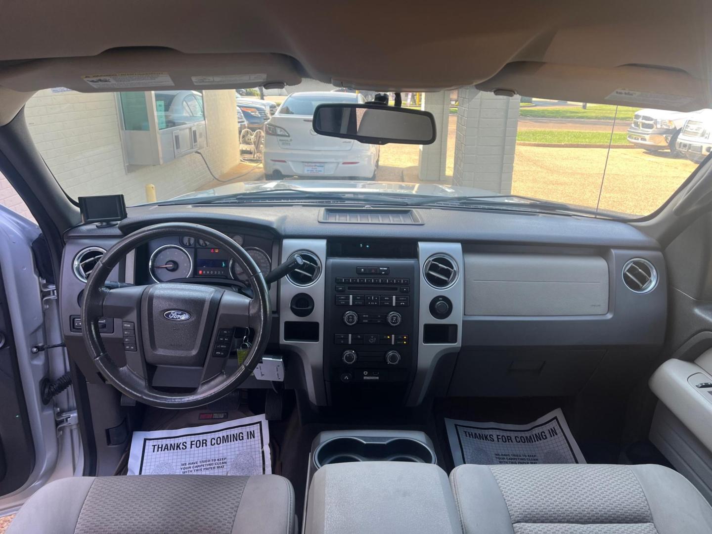 2009 SILVER /Grey FORD F-150 XL; LIMITED; X XLT (1FTPW02V79K) with an 5.4L V8 SOHC 24V FFV engine, 4-Speed Automatic transmission, located at 922 W. Beacon St., Philadelphia, MS, 39350, (601) 650-3675, 32.770447, -89.127151 - Title: 2009 Ford F-150 XLT Super Crew 6.5-ft. Bed Flare side 2WD Year: 2009 Make: Ford Model: F-150 Engine: 5.4L V8 SOHC 24V FFV Body: CREW CAB PICKUP 4-DR Transmission: 4-Speed Automatic Drive Type: RWD Mpg City: 15 Mpg: 20 Trim: XLT Super Crew 6.5-ft. Bed Flare side 2WD - Photo#6