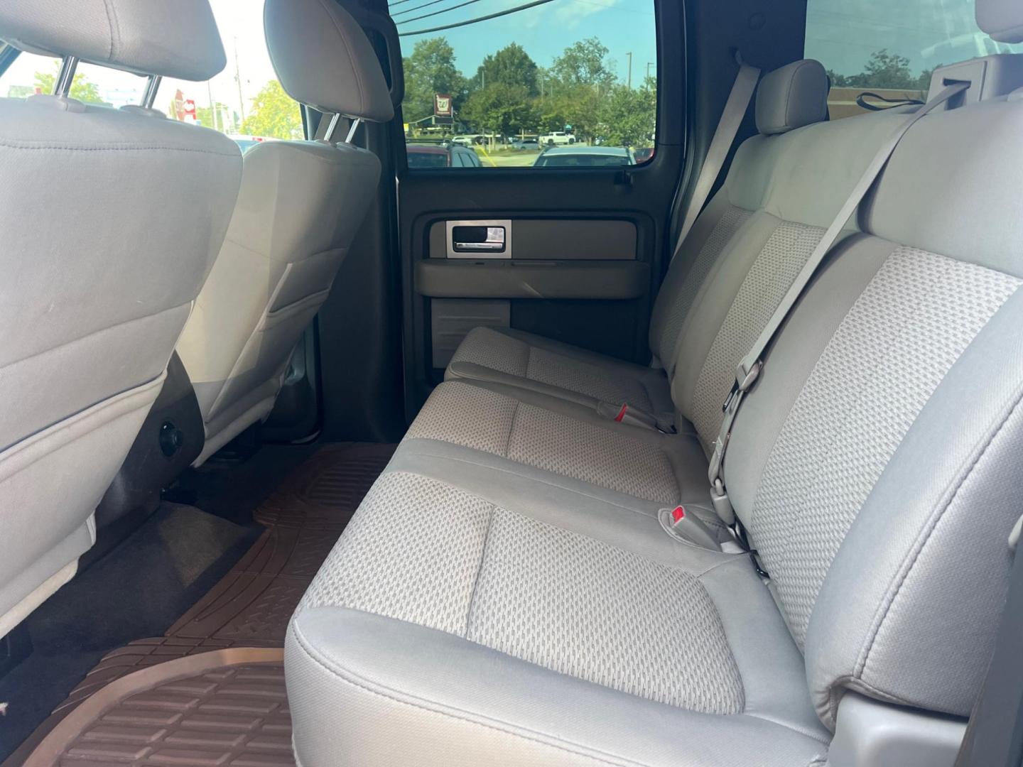 2009 SILVER /Grey FORD F-150 XL; LIMITED; X XLT (1FTPW02V79K) with an 5.4L V8 SOHC 24V FFV engine, 4-Speed Automatic transmission, located at 922 W. Beacon St., Philadelphia, MS, 39350, (601) 650-3675, 32.770447, -89.127151 - Title: 2009 Ford F-150 XLT Super Crew 6.5-ft. Bed Flare side 2WD Year: 2009 Make: Ford Model: F-150 Engine: 5.4L V8 SOHC 24V FFV Body: CREW CAB PICKUP 4-DR Transmission: 4-Speed Automatic Drive Type: RWD Mpg City: 15 Mpg: 20 Trim: XLT Super Crew 6.5-ft. Bed Flare side 2WD - Photo#8