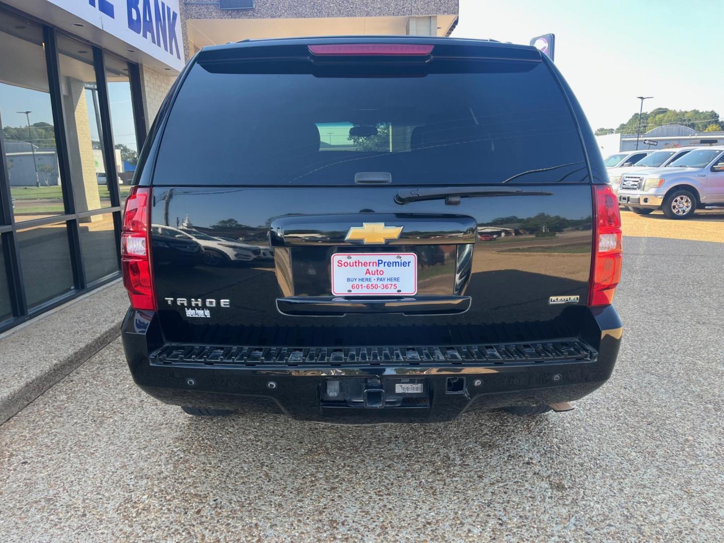 2012 BLACK /Tan leather CHEVROLET TAHOE LT LT (1GNSCBE07CR) with an 5.3L V8 OHV 16V FFV engine, 6-Speed Automatic transmission, located at 922 W. Beacon St., Philadelphia, MS, 39350, (601) 650-3675, 32.770447, -89.127151 - Title: 2012 Chevrolet Tahoe LT Year: 2012 Make: Chevrolet Model: Tahoe Engine: 5.3L V8 OHV 16V FFV Body: SPORT UTILITY 4-DR Transmission: 6-Speed Automatic Drive Type: RWD Mpg City: 15 Mpg: 21 Trim: LT - Photo#3