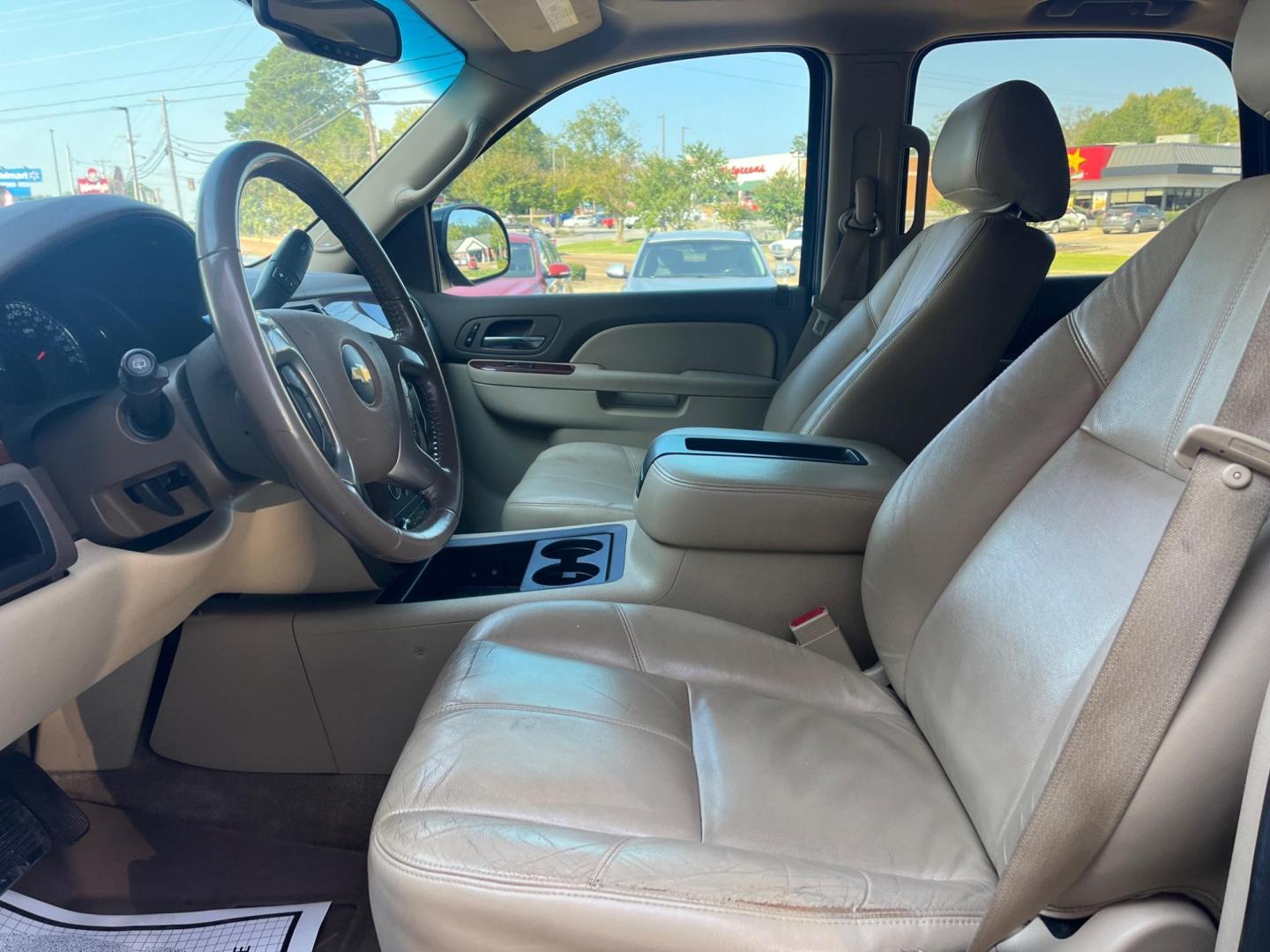 2012 BLACK /Tan leather CHEVROLET TAHOE LT LT (1GNSCBE07CR) with an 5.3L V8 OHV 16V FFV engine, 6-Speed Automatic transmission, located at 922 W. Beacon St., Philadelphia, MS, 39350, (601) 650-3675, 32.770447, -89.127151 - Title: 2012 Chevrolet Tahoe LT Year: 2012 Make: Chevrolet Model: Tahoe Engine: 5.3L V8 OHV 16V FFV Body: SPORT UTILITY 4-DR Transmission: 6-Speed Automatic Drive Type: RWD Mpg City: 15 Mpg: 21 Trim: LT - Photo#5