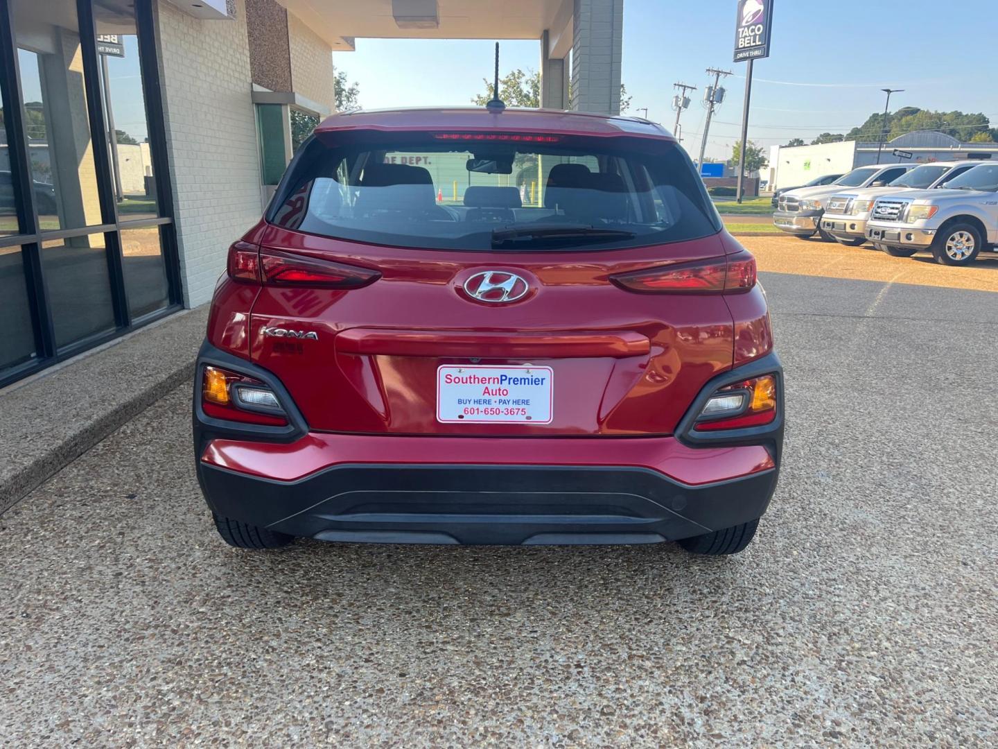 2019 RED HYUNDAI KONA SE SE (KM8K12AA1KU) with an 2.0L L4 DOHC 16V engine, 6-Speed Automatic transmission, located at 922 W. Beacon St., Philadelphia, MS, 39350, (601) 650-3675, 32.770447, -89.127151 - Title: 2019 Hyundai Kona SE Year: 2019 Make: Hyundai Model: Kona Engine: 2.0L L4 DOHC 16V Body: SPORT UTILITY 4-DR Transmission: 6A Drive Type: FWD Trim: SE - Photo#3