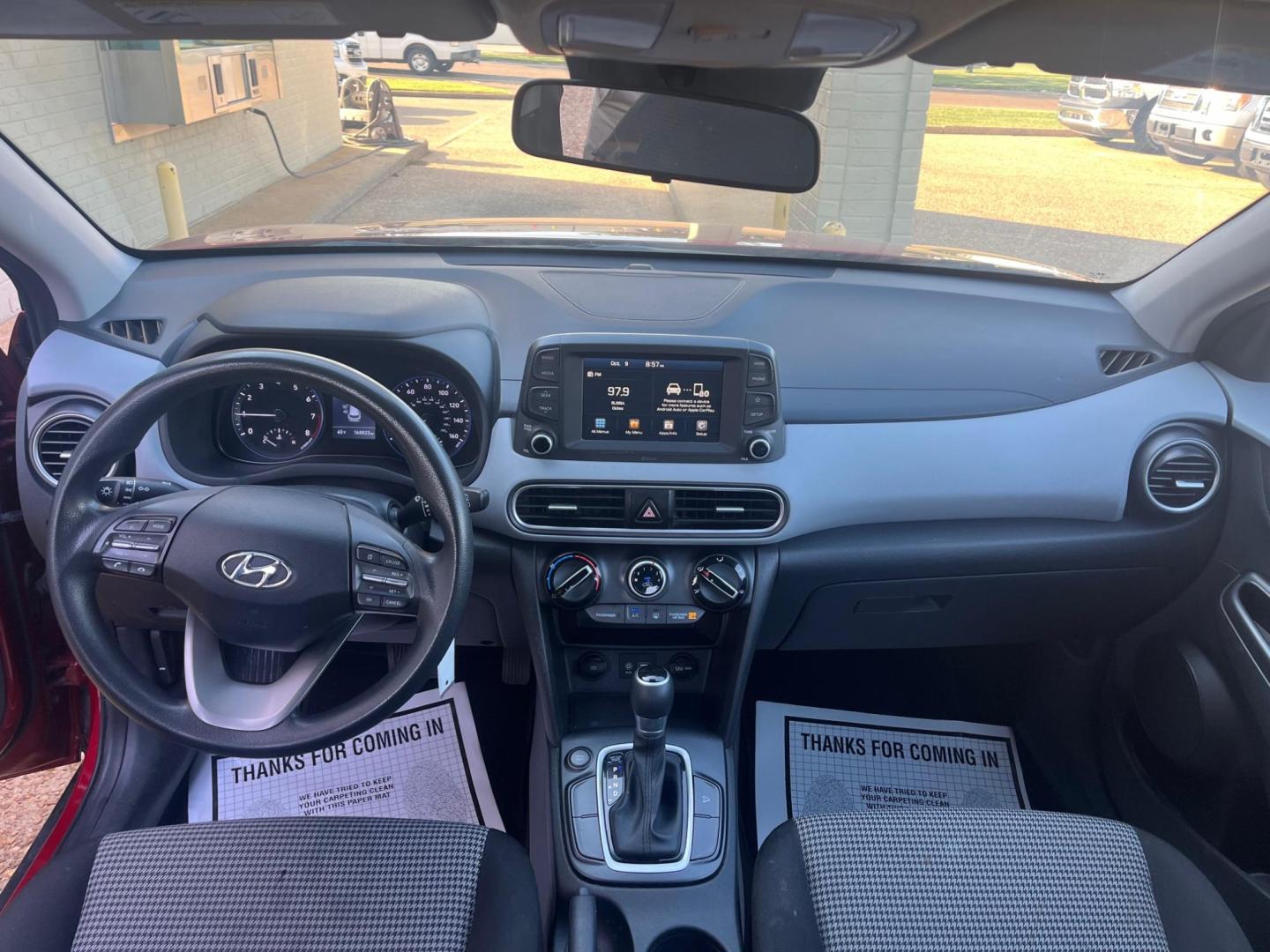 2019 RED HYUNDAI KONA SE SE (KM8K12AA1KU) with an 2.0L L4 DOHC 16V engine, 6-Speed Automatic transmission, located at 922 W. Beacon St., Philadelphia, MS, 39350, (601) 650-3675, 32.770447, -89.127151 - Title: 2019 Hyundai Kona SE Year: 2019 Make: Hyundai Model: Kona Engine: 2.0L L4 DOHC 16V Body: SPORT UTILITY 4-DR Transmission: 6A Drive Type: FWD Trim: SE - Photo#6