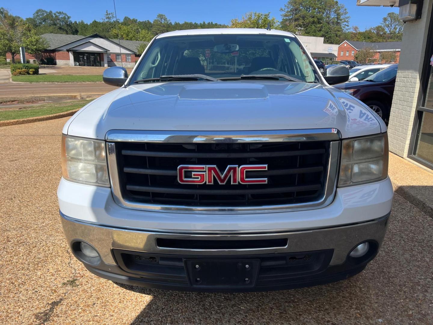 2011 WHITE GMC SIERRA SLE SLE (3GTP1VE03BG) with an 5.3L V8 OHV 16V FFV engine, 4-Speed Automatic transmission, located at 922 W. Beacon St., Philadelphia, MS, 39350, (601) 650-3675, 32.770447, -89.127151 - Title: 2011 GMC Sierra 1500 SLE Crew Cab Year: 2011 Make: GMC Model: Sierra 1500 Engine: 5.3L V8 OHV 16V FFV Body: CREW CAB PICKUP 4-DR Transmission: 4-Speed Automatic Drive Type: RWD Mpg City: 15 Mpg: 21 Trim: SLE Crew Cab - Photo#1