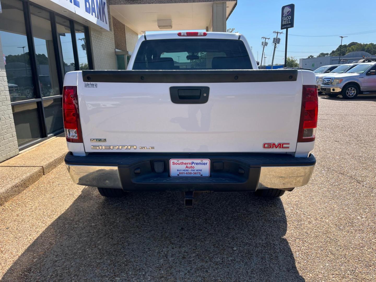 2011 WHITE GMC SIERRA SLE SLE (3GTP1VE03BG) with an 5.3L V8 OHV 16V FFV engine, 4-Speed Automatic transmission, located at 922 W. Beacon St., Philadelphia, MS, 39350, (601) 650-3675, 32.770447, -89.127151 - Title: 2011 GMC Sierra 1500 SLE Crew Cab Year: 2011 Make: GMC Model: Sierra 1500 Engine: 5.3L V8 OHV 16V FFV Body: CREW CAB PICKUP 4-DR Transmission: 4-Speed Automatic Drive Type: RWD Mpg City: 15 Mpg: 21 Trim: SLE Crew Cab - Photo#3