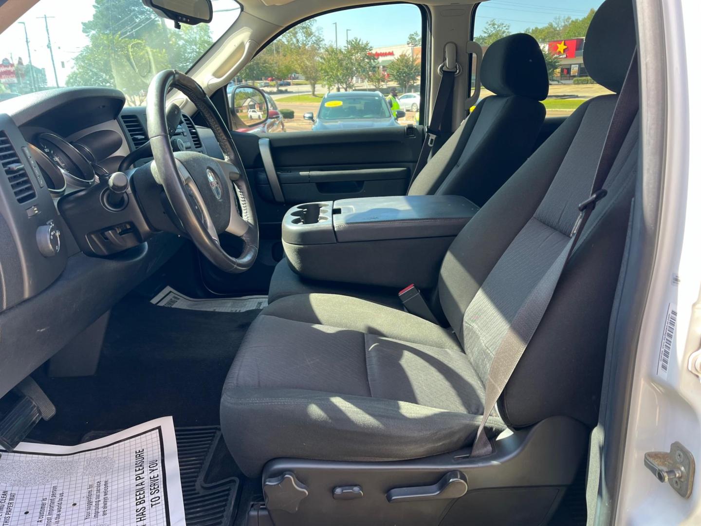 2011 WHITE GMC SIERRA SLE SLE (3GTP1VE03BG) with an 5.3L V8 OHV 16V FFV engine, 4-Speed Automatic transmission, located at 922 W. Beacon St., Philadelphia, MS, 39350, (601) 650-3675, 32.770447, -89.127151 - Title: 2011 GMC Sierra 1500 SLE Crew Cab Year: 2011 Make: GMC Model: Sierra 1500 Engine: 5.3L V8 OHV 16V FFV Body: CREW CAB PICKUP 4-DR Transmission: 4-Speed Automatic Drive Type: RWD Mpg City: 15 Mpg: 21 Trim: SLE Crew Cab - Photo#6