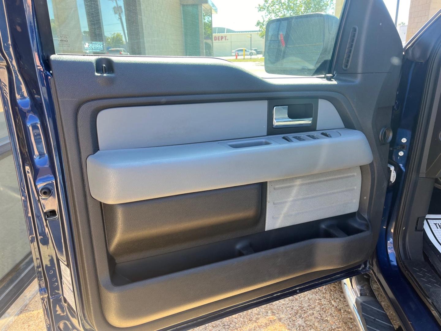 2012 BLUE FORD F-150 XL; PLATINUM; XL (1FTFW1CTXCF) with an 3.5L V6 TURBO engine, 6-Speed Automatic transmission, located at 922 W. Beacon St., Philadelphia, MS, 39350, (601) 650-3675, 32.770447, -89.127151 - Title: 2012 Ford F-150 Platinum Super Crew 6.5-ft. Bed Year: 2012 Make: Ford Model: F-150 Engine: 3.5L V6 TURBO Body: CREW CAB PICKUP 4-DR Transmission: 6-Speed Automatic Drive Type: RWD Mpg City: 16 Mpg: 22 Trim: Platinum Super Crew 6.5-ft. Bed - Photo#4