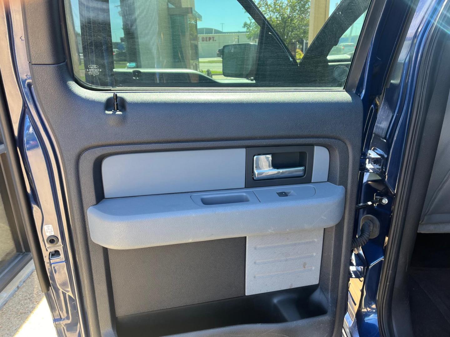 2012 BLUE FORD F-150 XL; PLATINUM; XL (1FTFW1CTXCF) with an 3.5L V6 TURBO engine, 6-Speed Automatic transmission, located at 922 W. Beacon St., Philadelphia, MS, 39350, (601) 650-3675, 32.770447, -89.127151 - Title: 2012 Ford F-150 Platinum Super Crew 6.5-ft. Bed Year: 2012 Make: Ford Model: F-150 Engine: 3.5L V6 TURBO Body: CREW CAB PICKUP 4-DR Transmission: 6-Speed Automatic Drive Type: RWD Mpg City: 16 Mpg: 22 Trim: Platinum Super Crew 6.5-ft. Bed - Photo#7